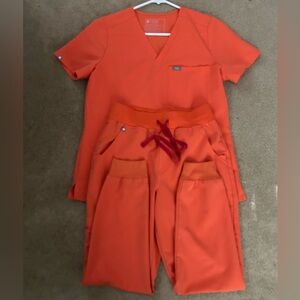 Women’s Figs set in Sunset Orange. Excellent condition.